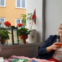 Åse Lie skåler for 17. mai