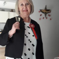 Wenche Haller skåler for 17. mai
